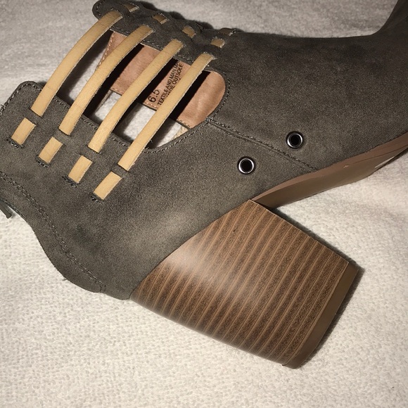 Booties - Picture 4 of 5